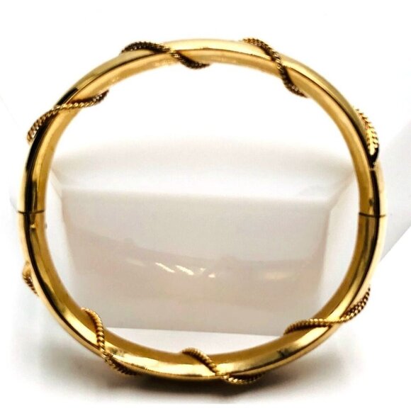 Vintage Gold Plated Oval Hinged Bangle Bracelet Fits up to 7.5 Inch Wrist - Picture 1 of 3